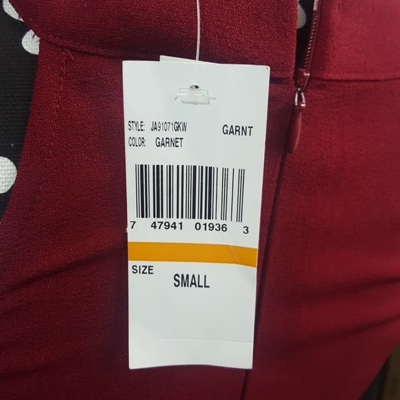 Speechless Garnet Sleeveless Dress - Picture 6 of 7